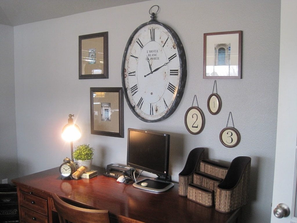 Best place for wall clock according to Vastushastra