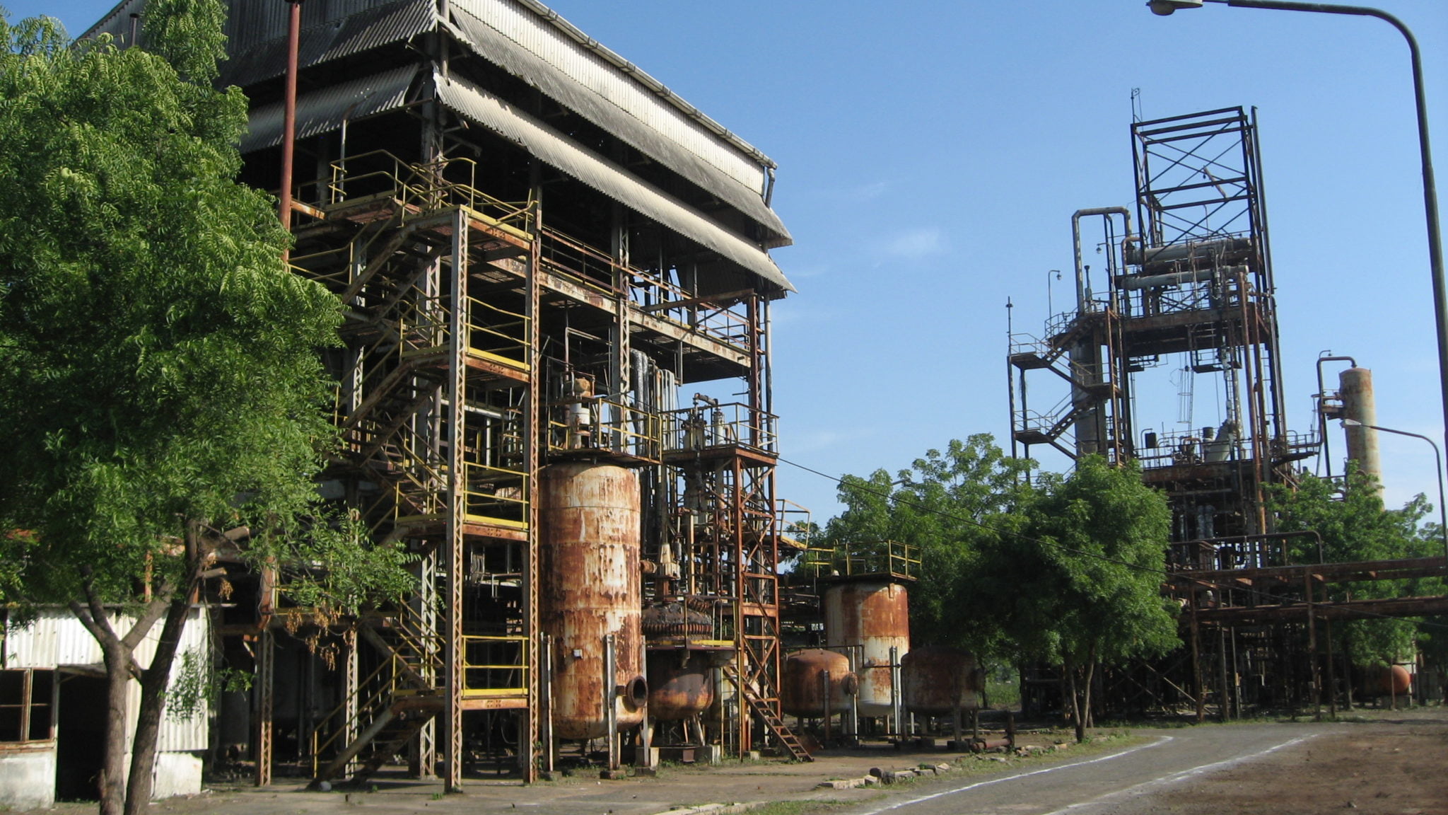 Бхопал индия. Завод Union Carbide Бхопал. Катастрофа в Индии на химическом заводе. Метилизоцианат Бхопал. Бхопальская катастрофа 1984.